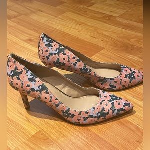 BCBGeneration Floral Heels Size 8
